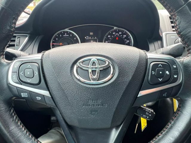 Vehicle image 17 of 21
