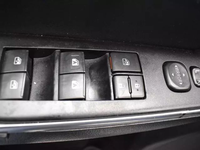 Vehicle image 20 of 35