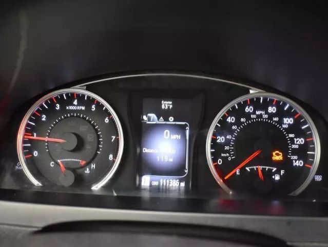 Vehicle image 25 of 35