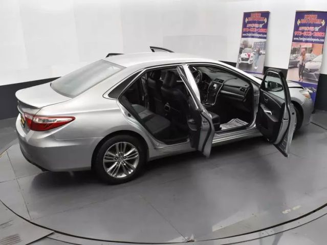 Vehicle image 8 of 35