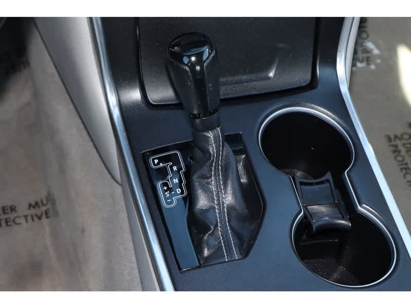 Vehicle image 17 of 26