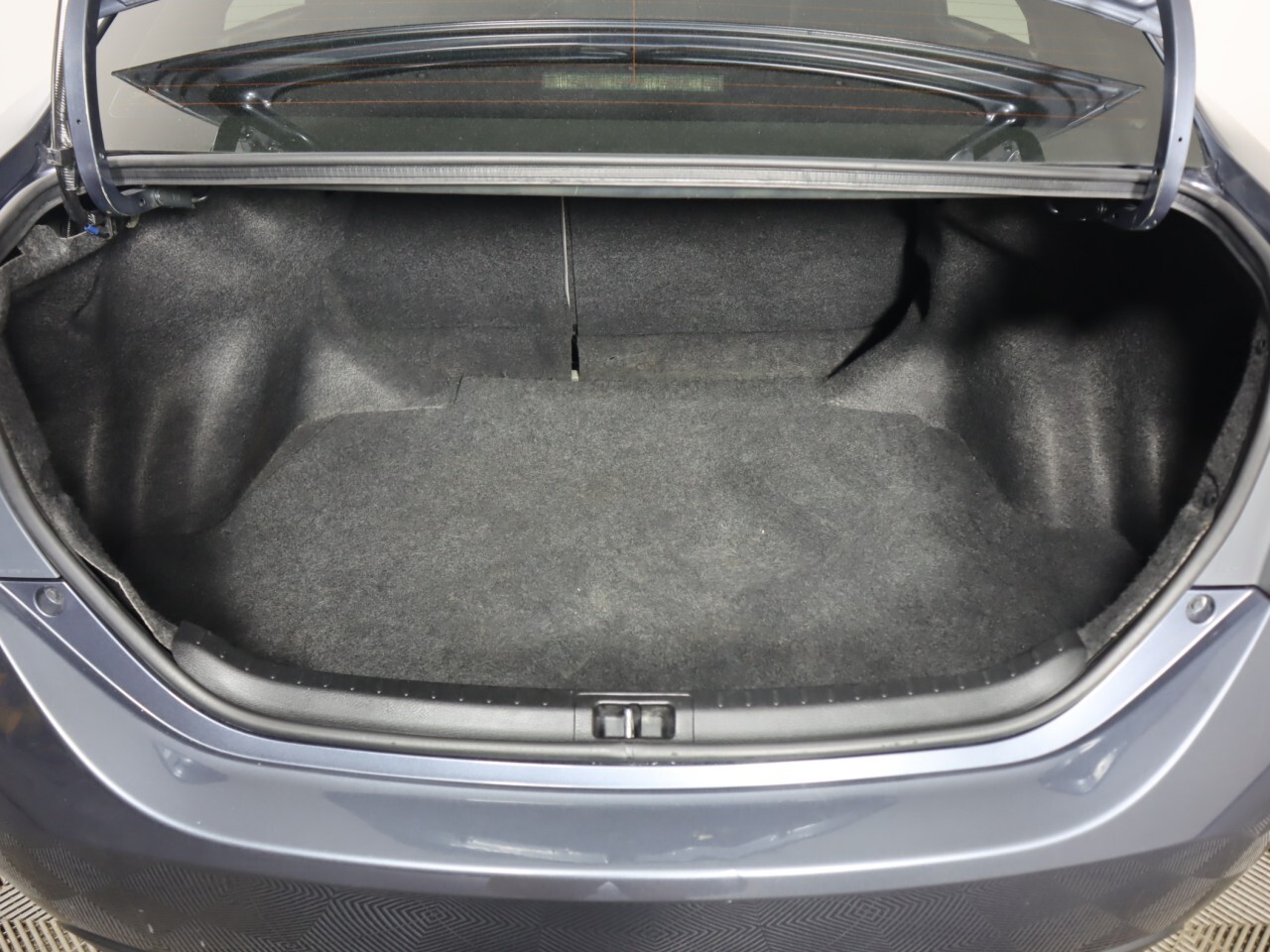Vehicle image 31 of 37