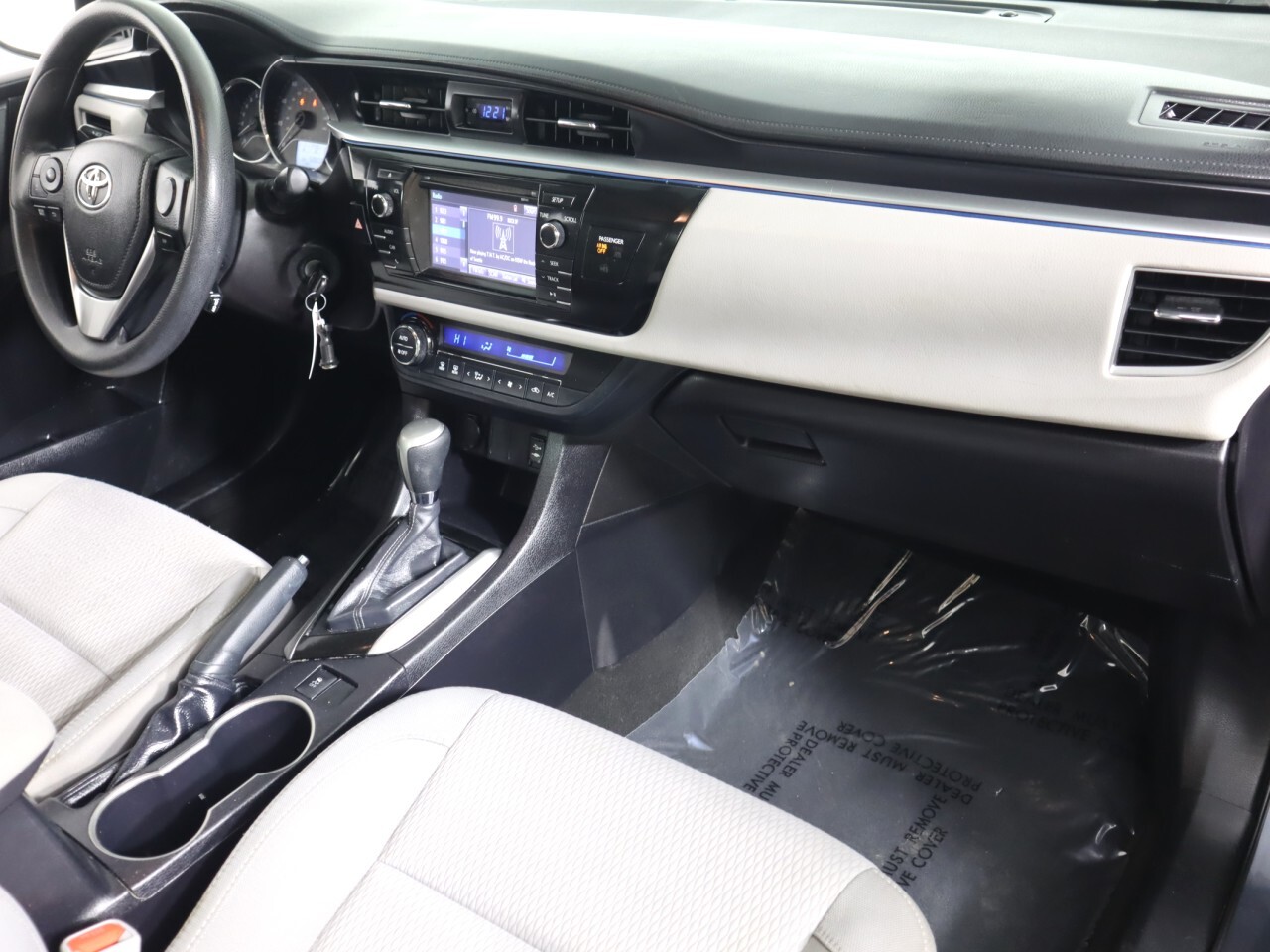 Vehicle image 34 of 37