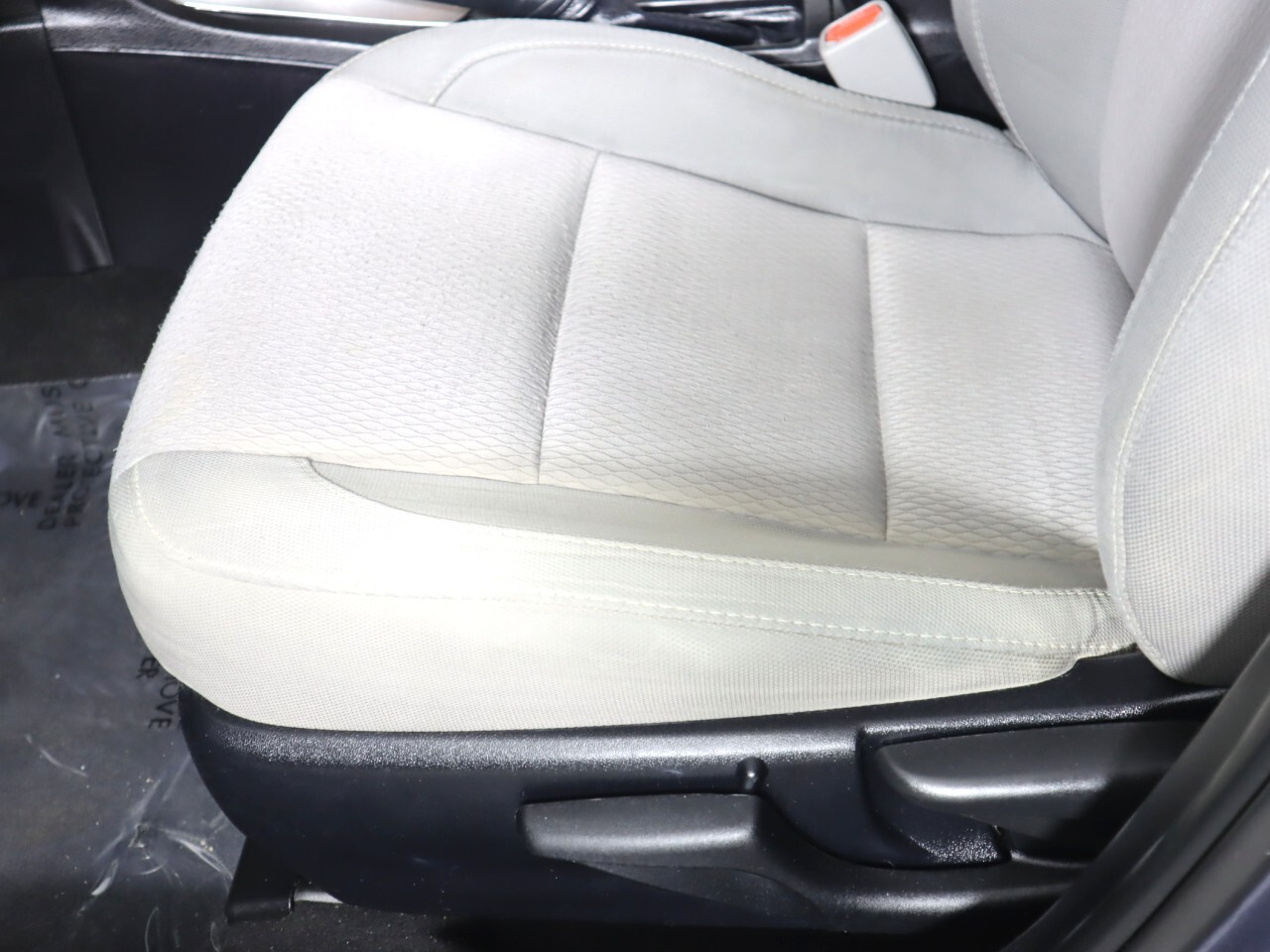 Vehicle image 26 of 37