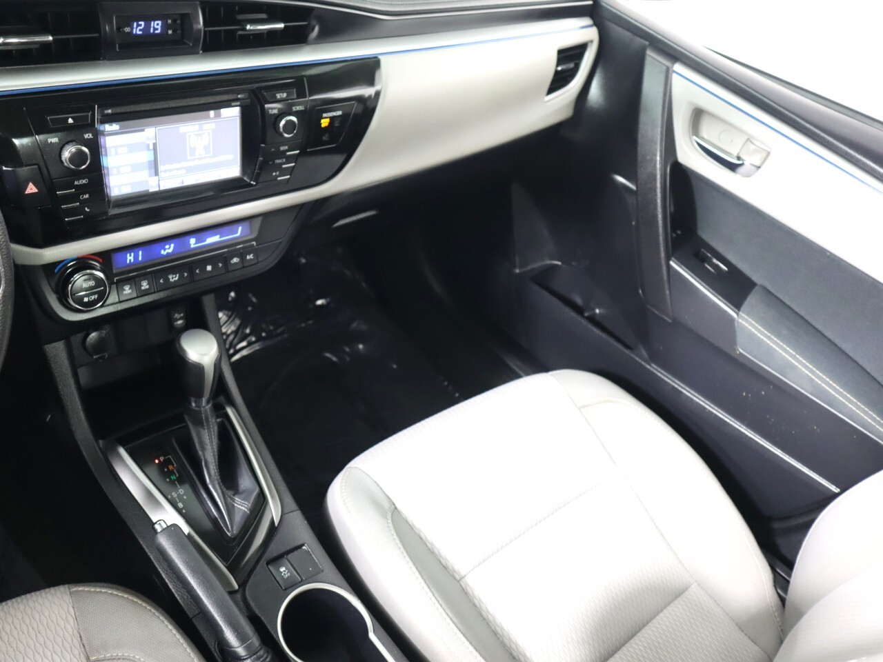 Vehicle image 29 of 37