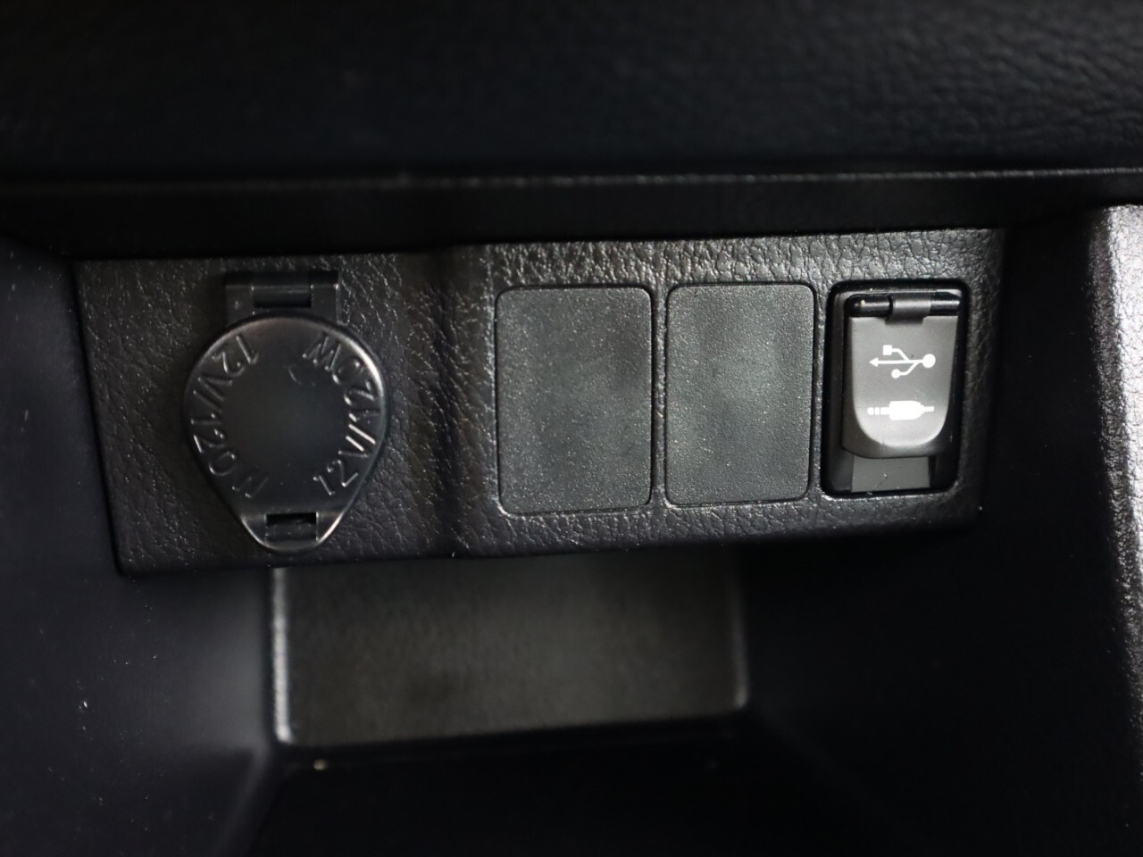 Vehicle image 21 of 37