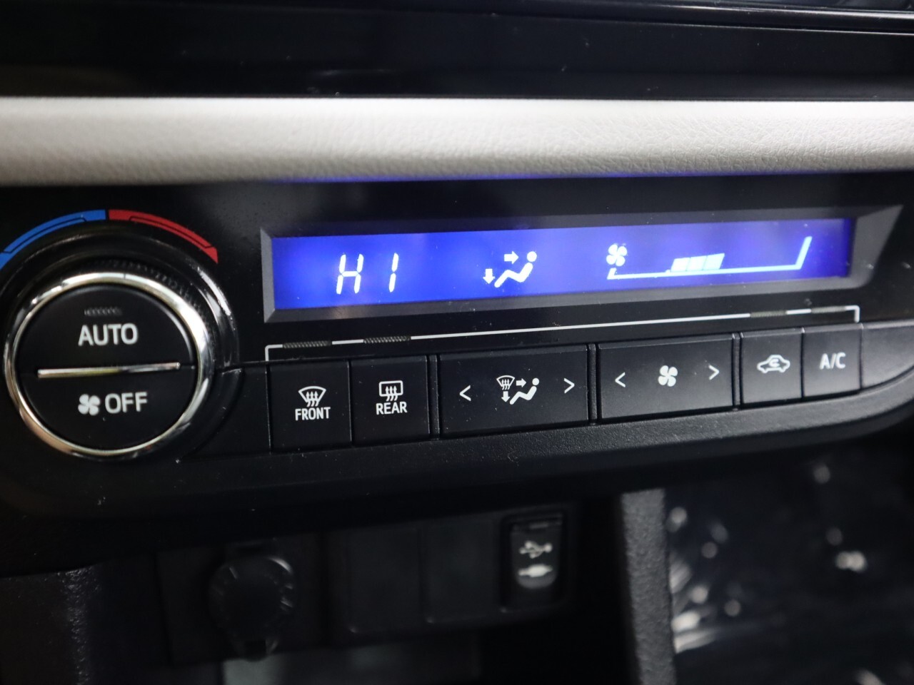 Vehicle image 20 of 37