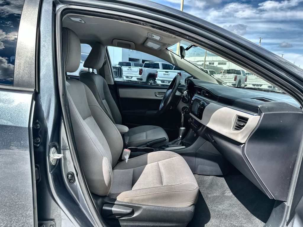 Vehicle image 14 of 34