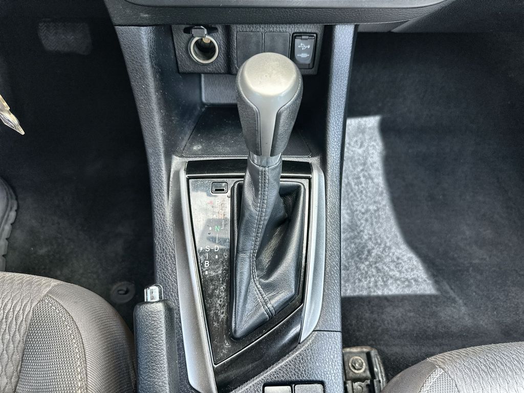 Vehicle image 26 of 34