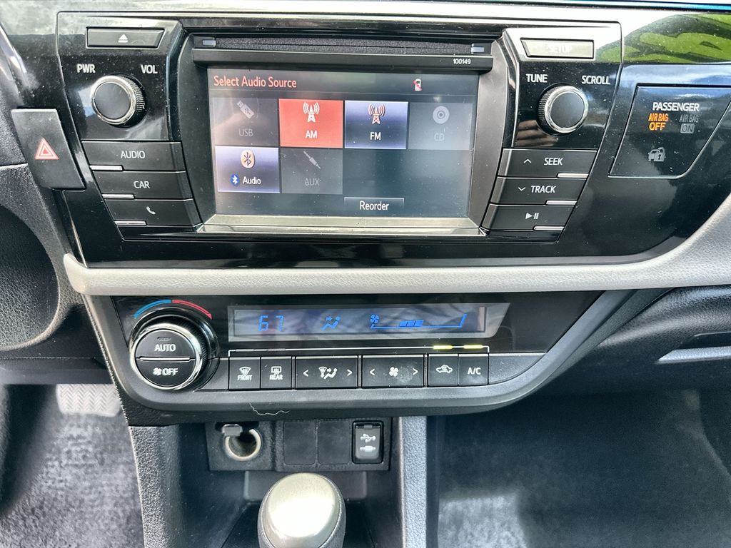Vehicle image 25 of 34
