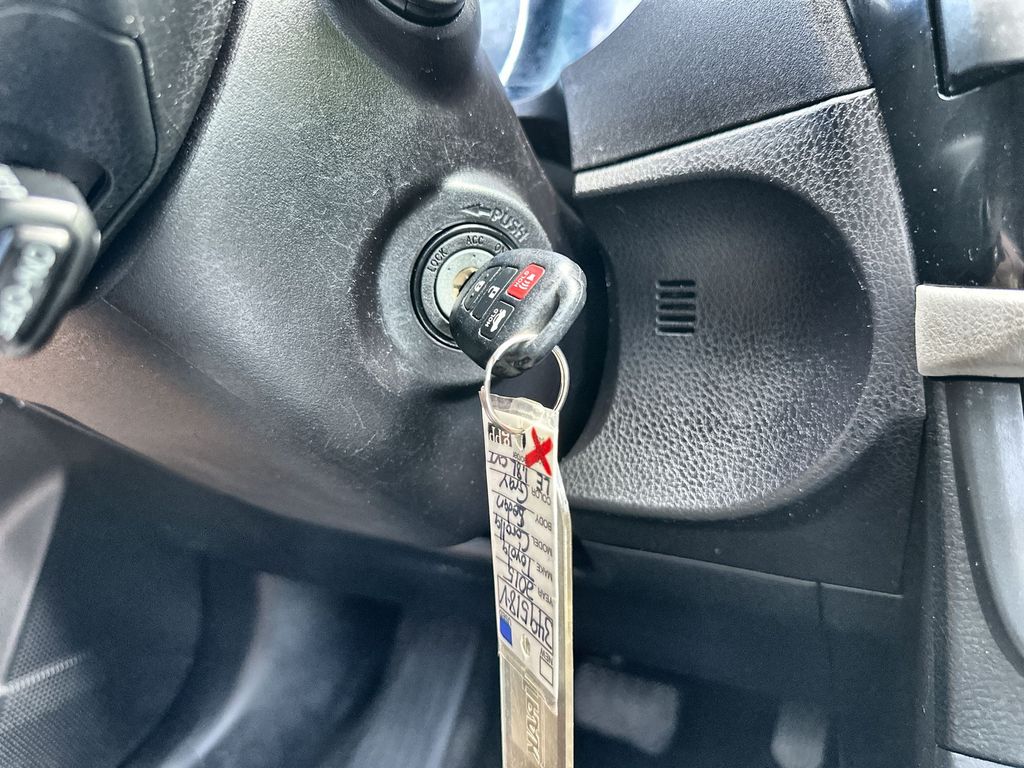 Vehicle image 28 of 34