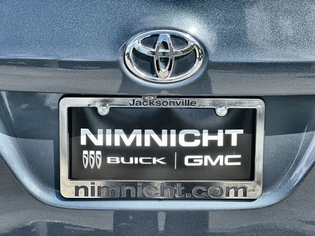 Vehicle image 30 of 34