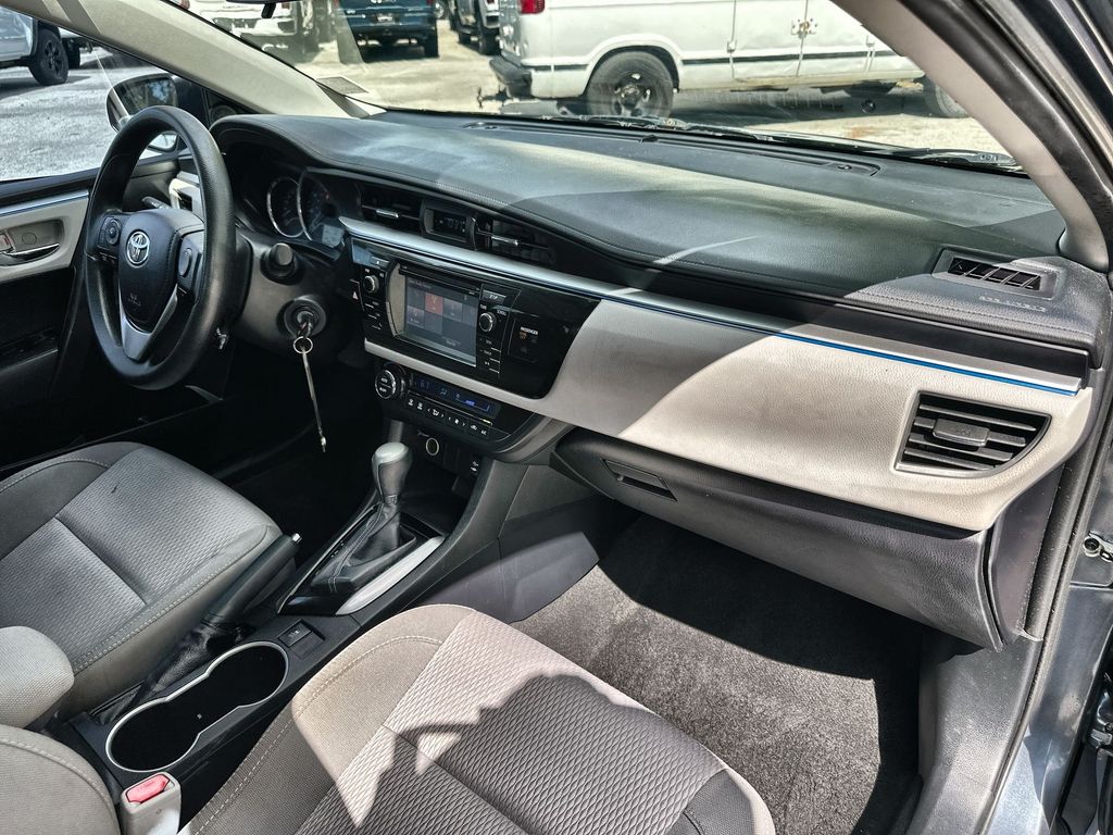 Vehicle image 17 of 34