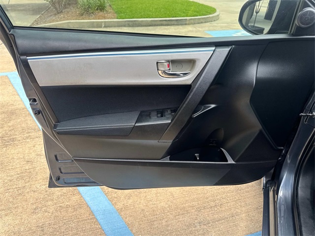Vehicle image 20 of 27