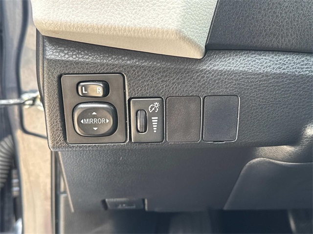 Vehicle image 24 of 27