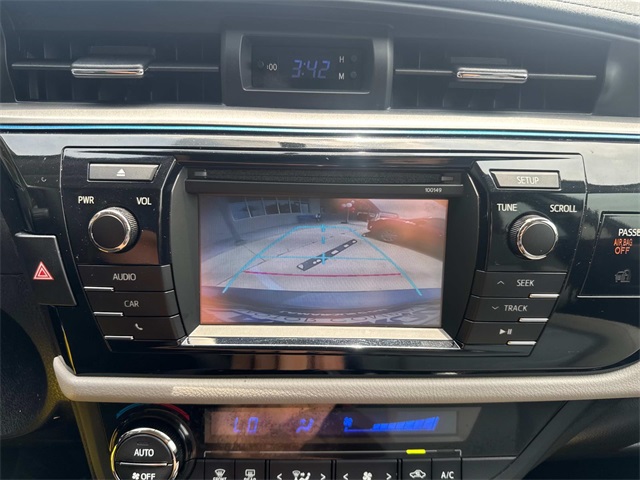 Vehicle image 17 of 27