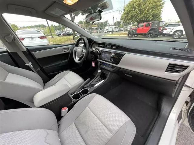 Vehicle image 28 of 48