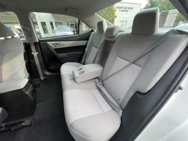 Vehicle image 33 of 48