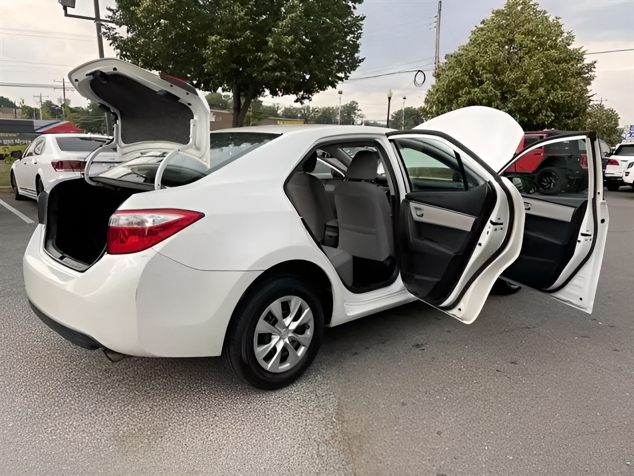 Vehicle image 43 of 48