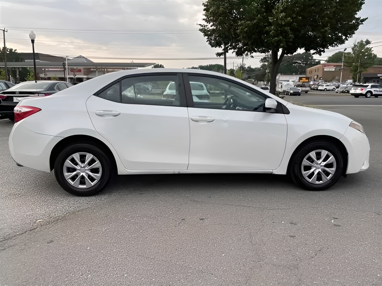 Vehicle image 40 of 48
