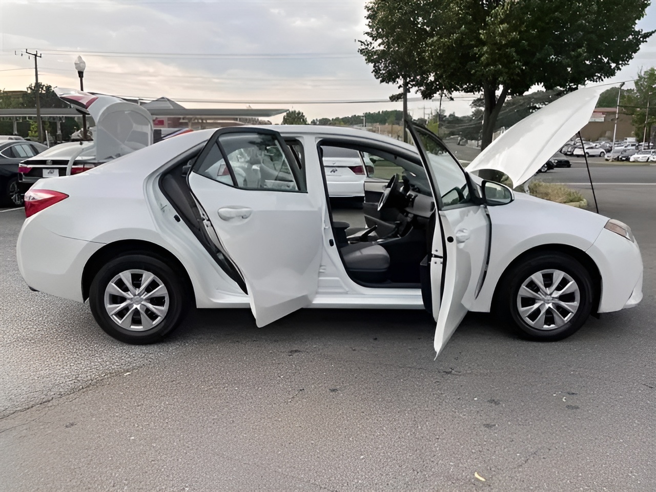Vehicle image 41 of 48