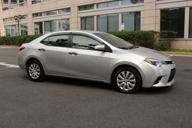 2015 Toyota Corolla LE Image 3 of 35