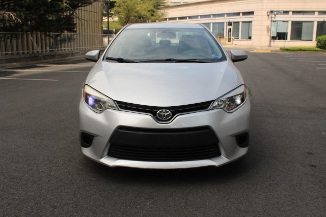 2015 Toyota Corolla LE Image 2 of 35