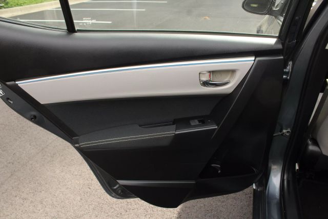 Vehicle image 16 of 41