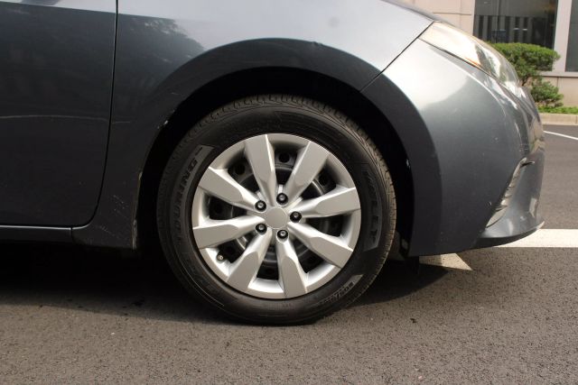 Vehicle image 7 of 41