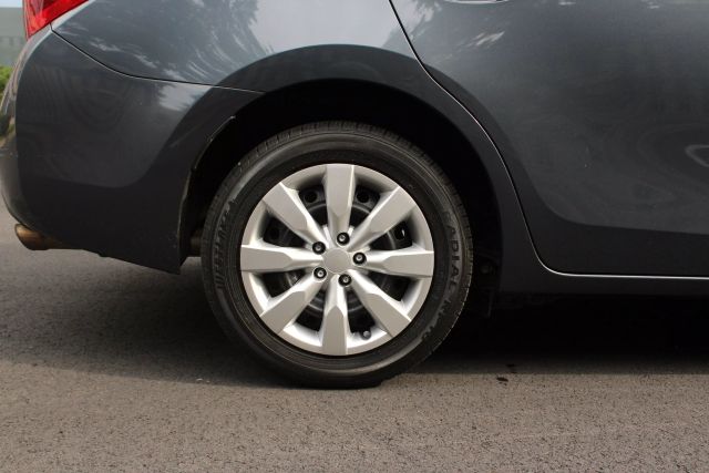 Vehicle image 8 of 41