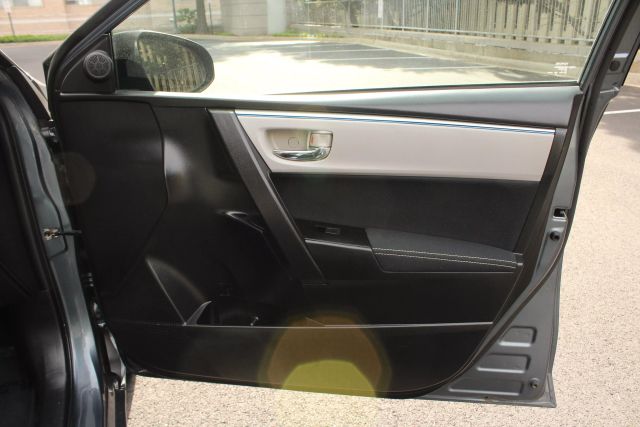 Vehicle image 28 of 41