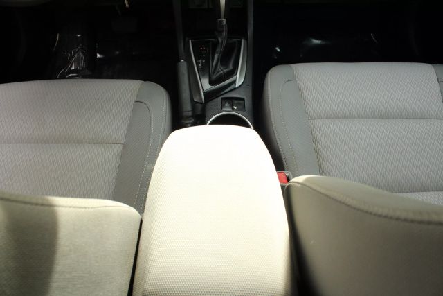 Vehicle image 33 of 41