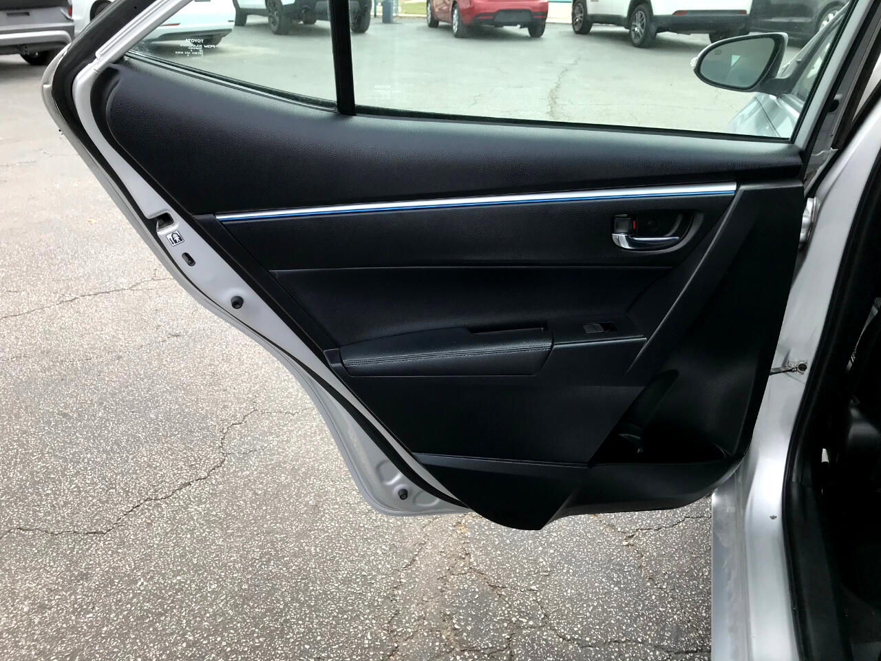 Vehicle image 15 of 42