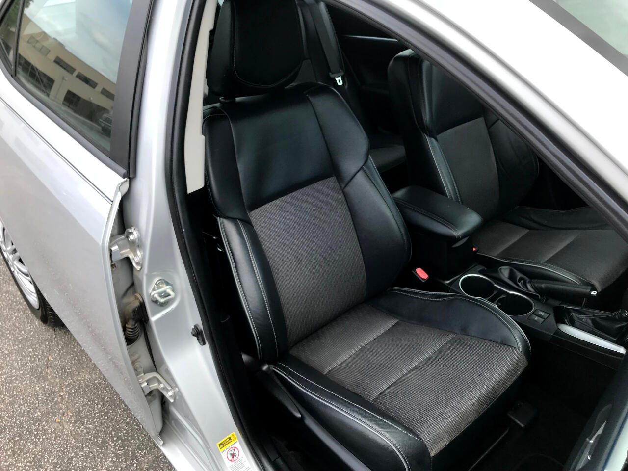 Vehicle image 22 of 42