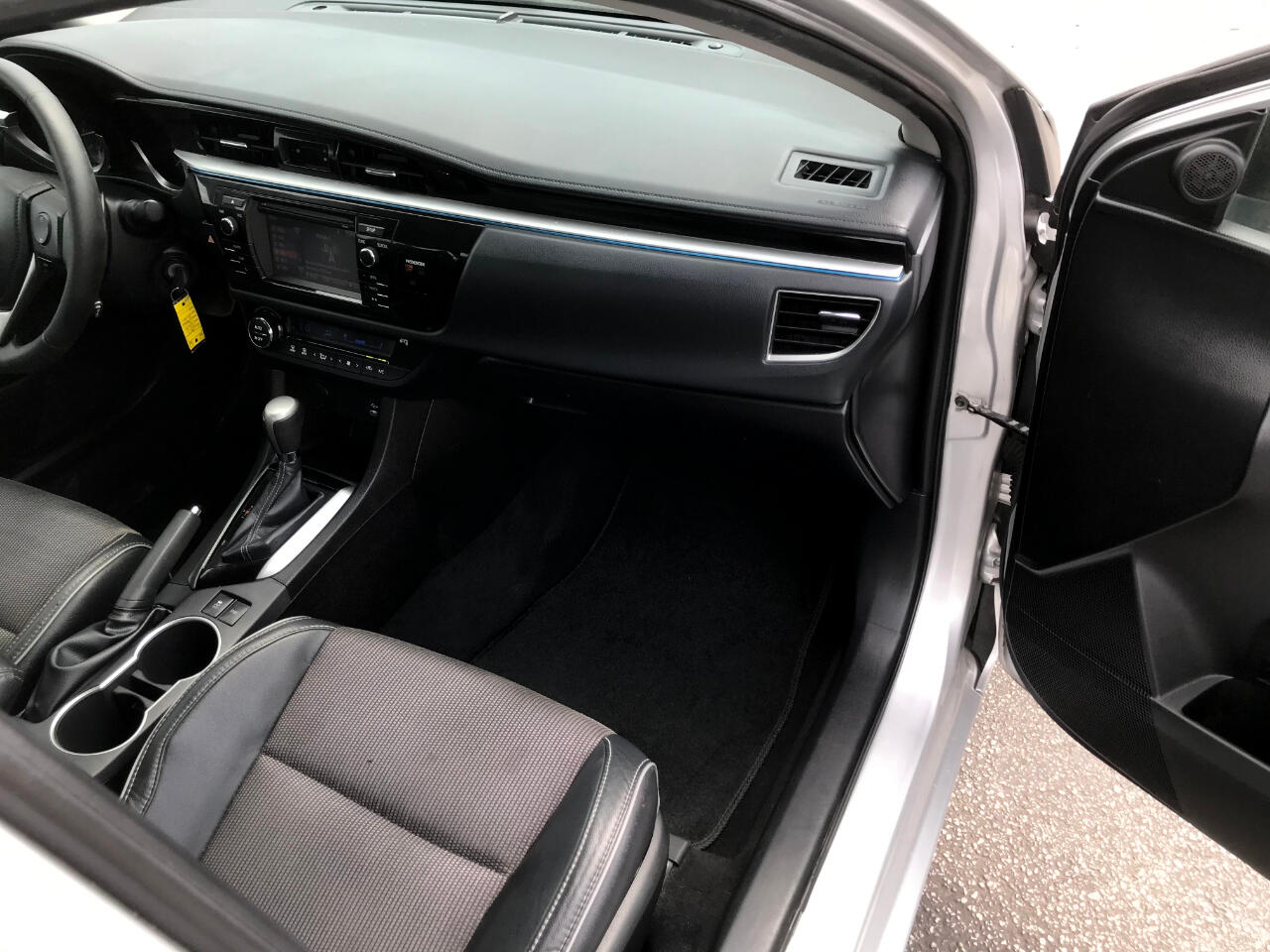 Vehicle image 20 of 42
