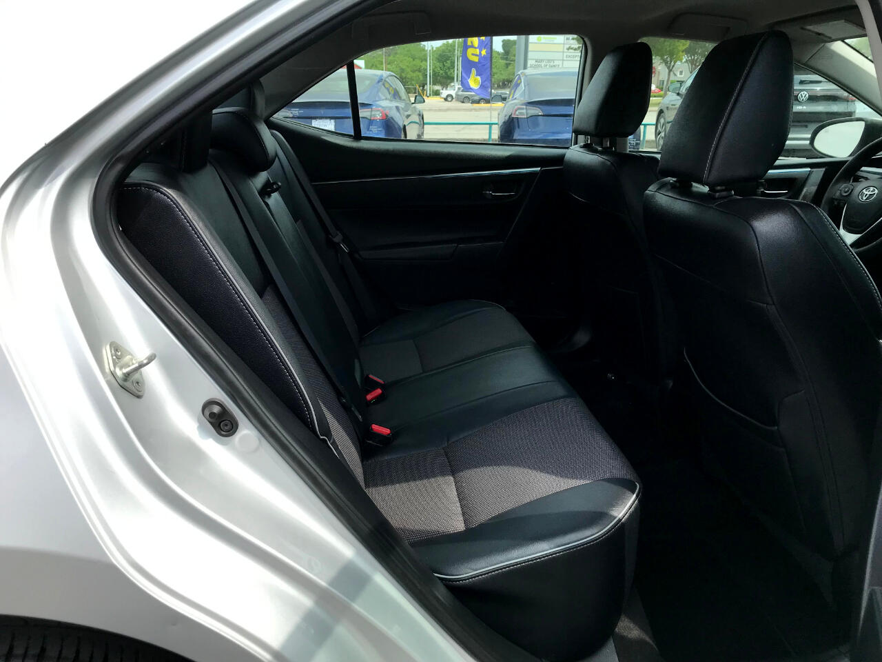Vehicle image 17 of 42