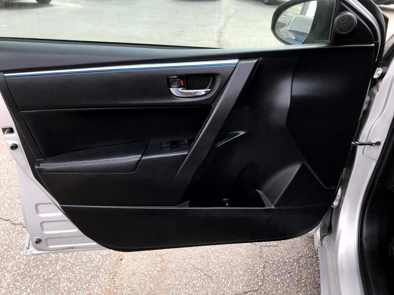 Vehicle image 12 of 42