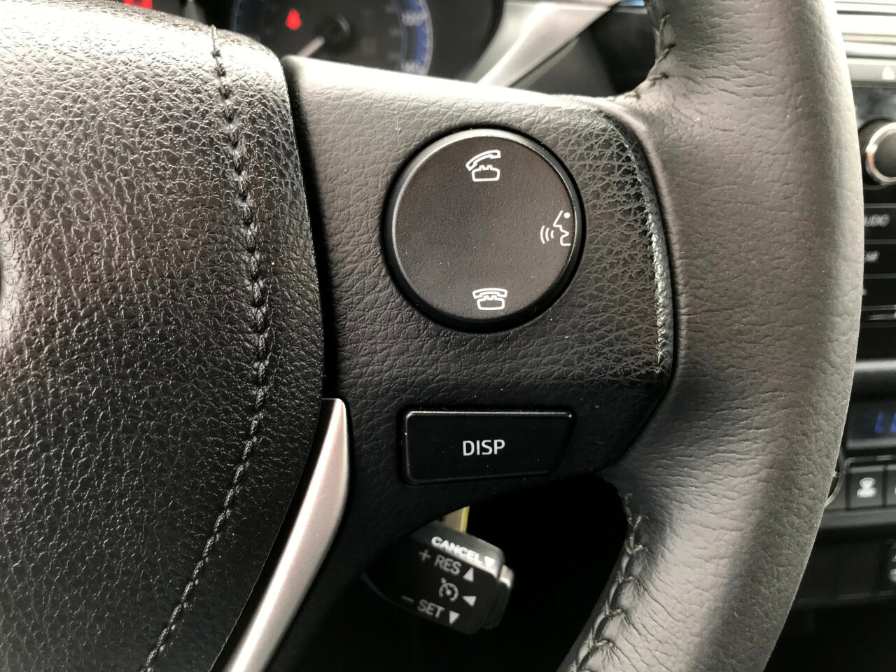 Vehicle image 31 of 42