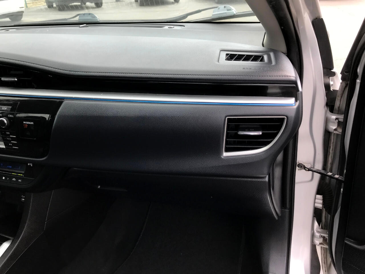 Vehicle image 23 of 42