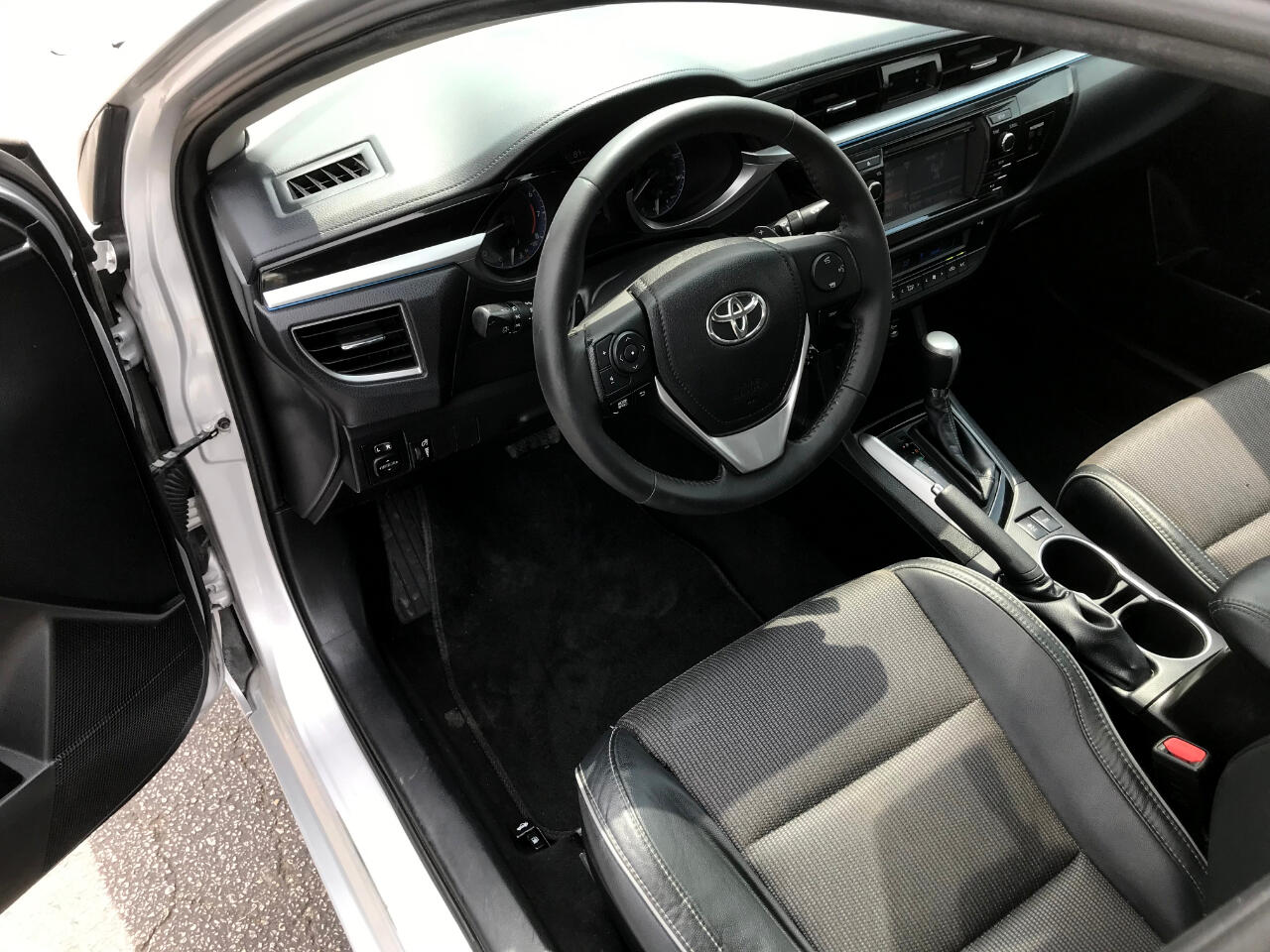 Vehicle image 8 of 42