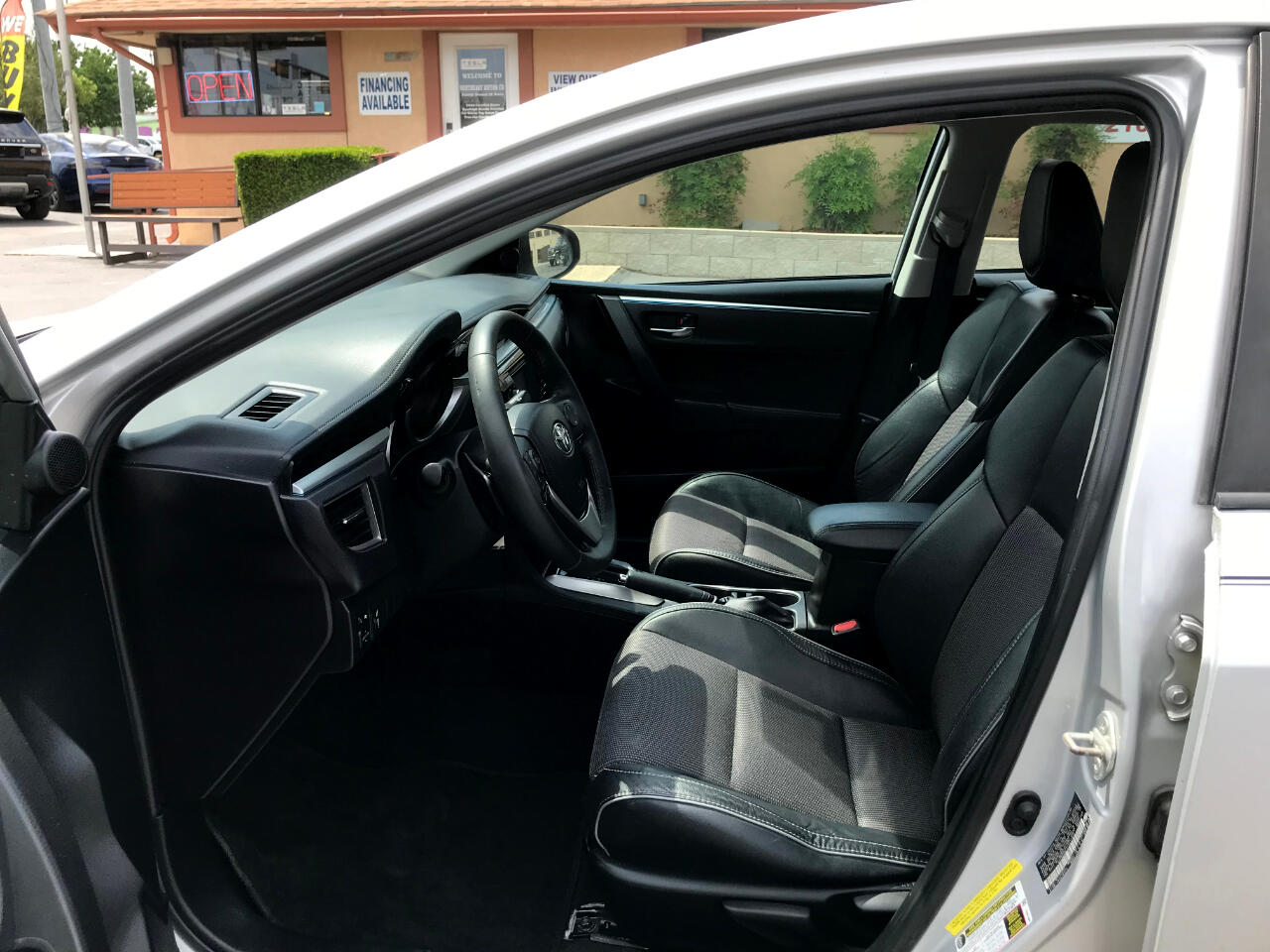Vehicle image 9 of 42