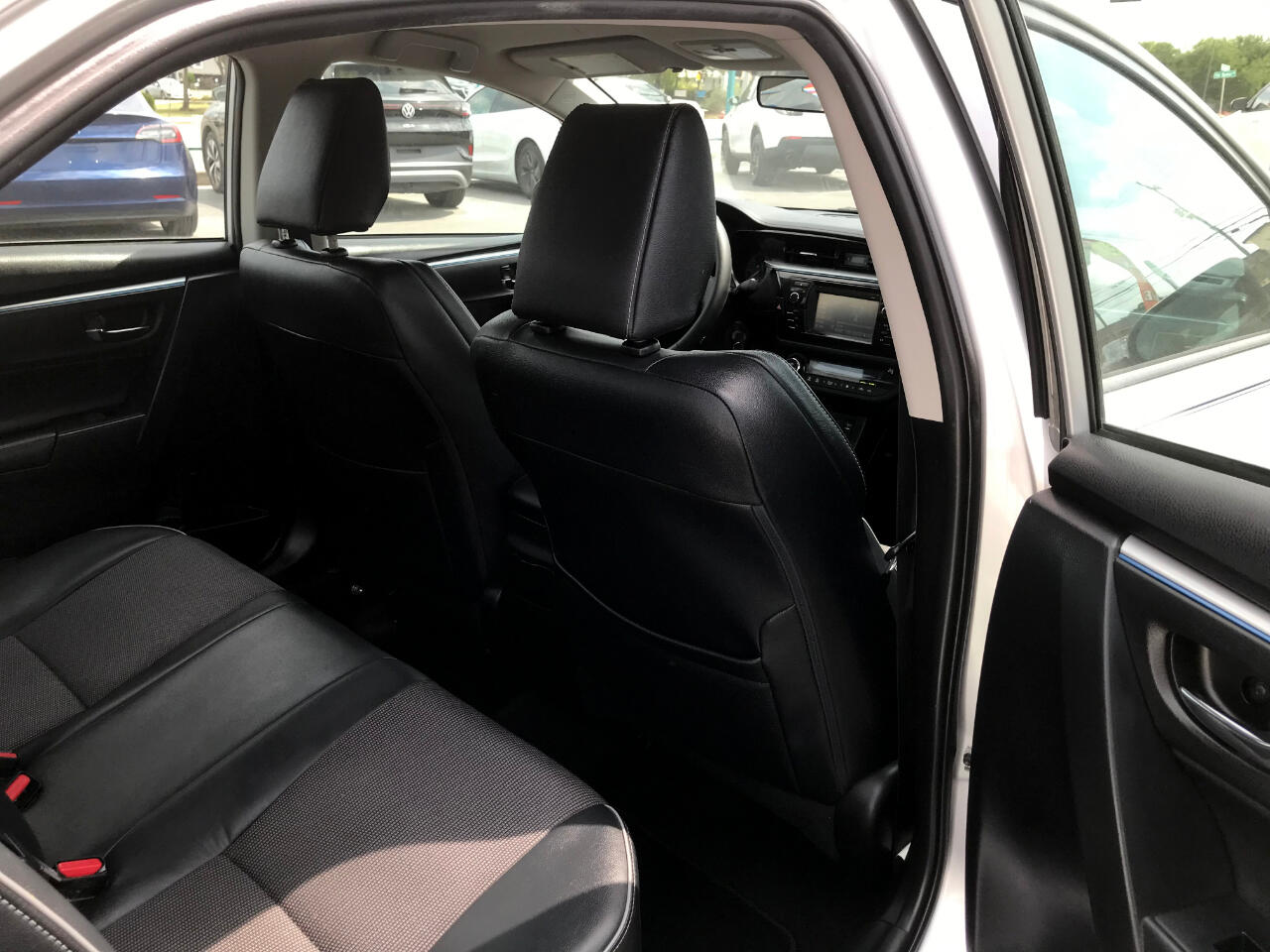 Vehicle image 18 of 42