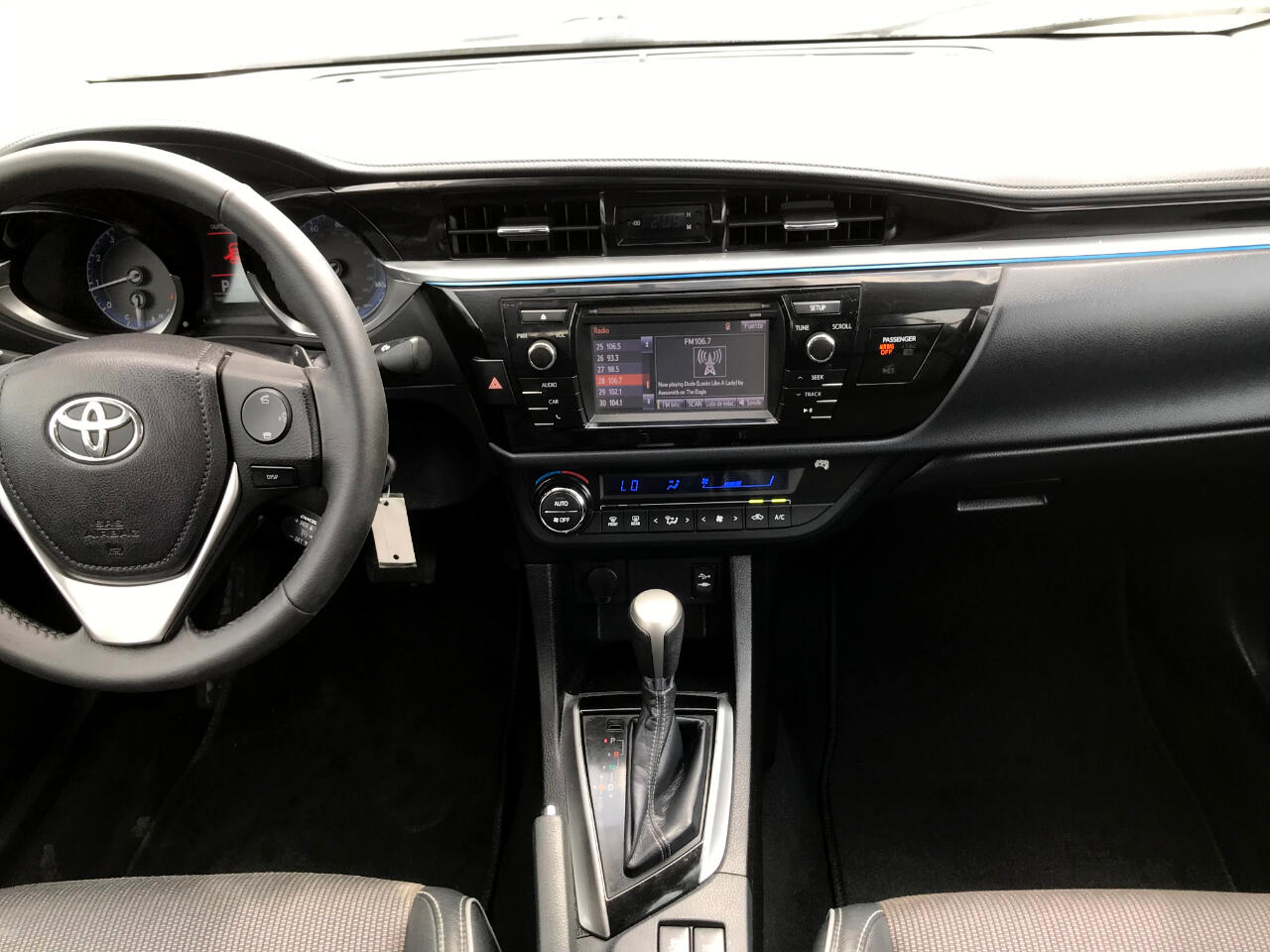 Vehicle image 27 of 42