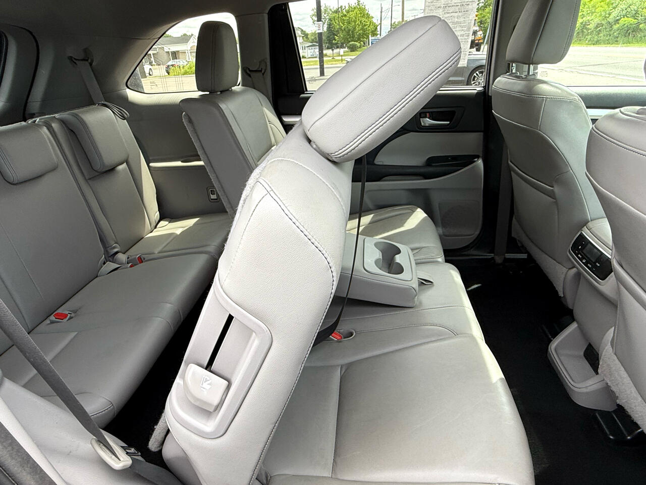 Vehicle image 3 of 4