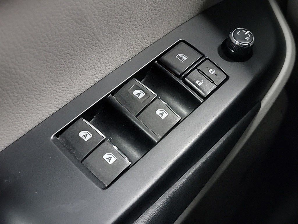 Vehicle image 21 of 22