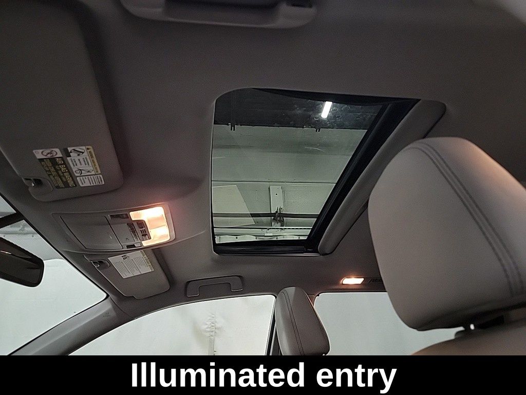 Vehicle image 14 of 22