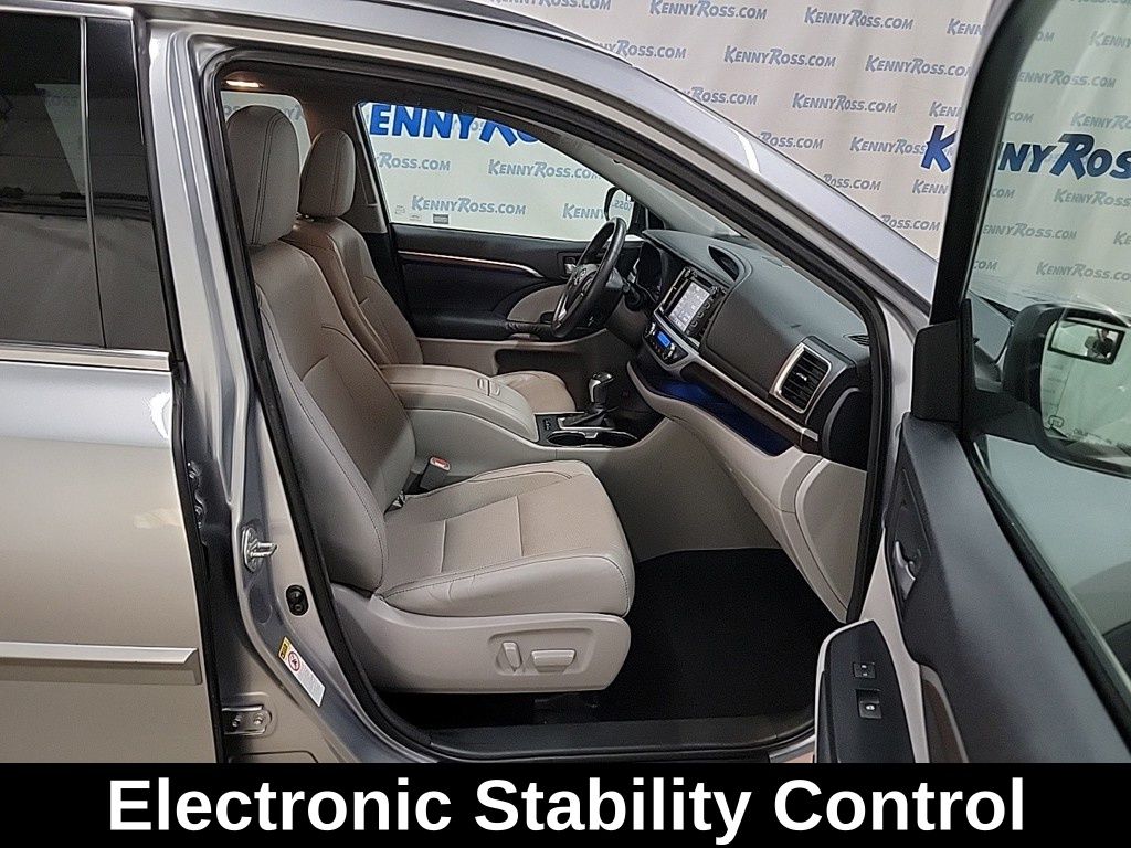 Vehicle image 11 of 22