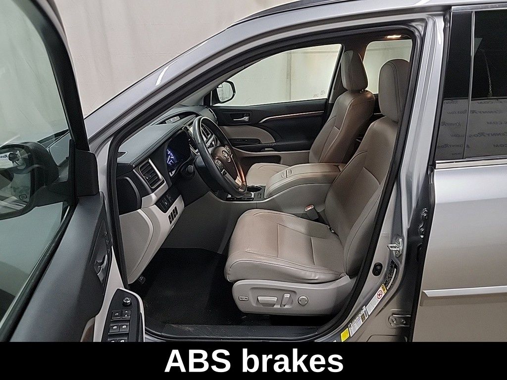 Vehicle image 8 of 22
