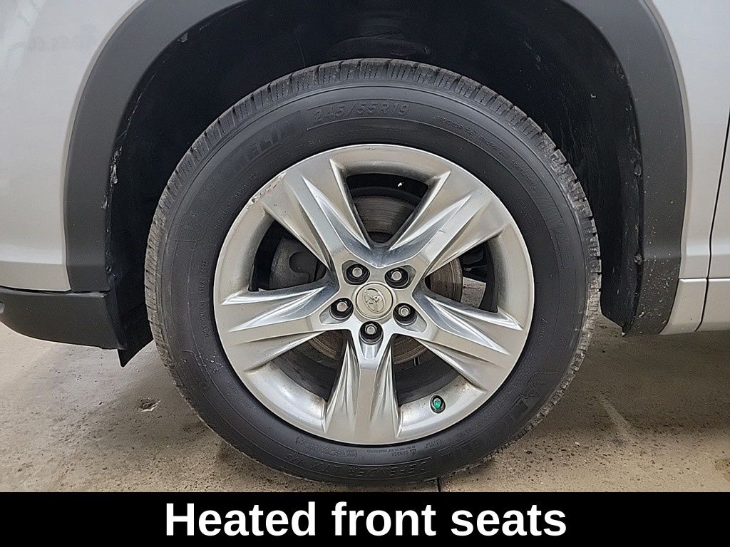 Vehicle image 15 of 22