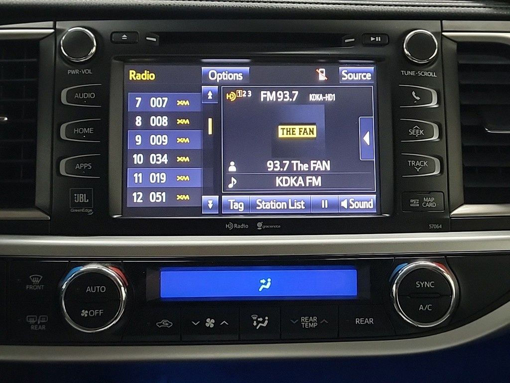 Vehicle image 20 of 22